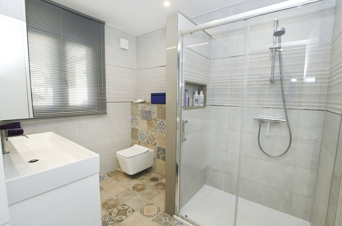 Se vende Villa - Chalet de 4 dormitorios en Costa Blanca, Alicante, España