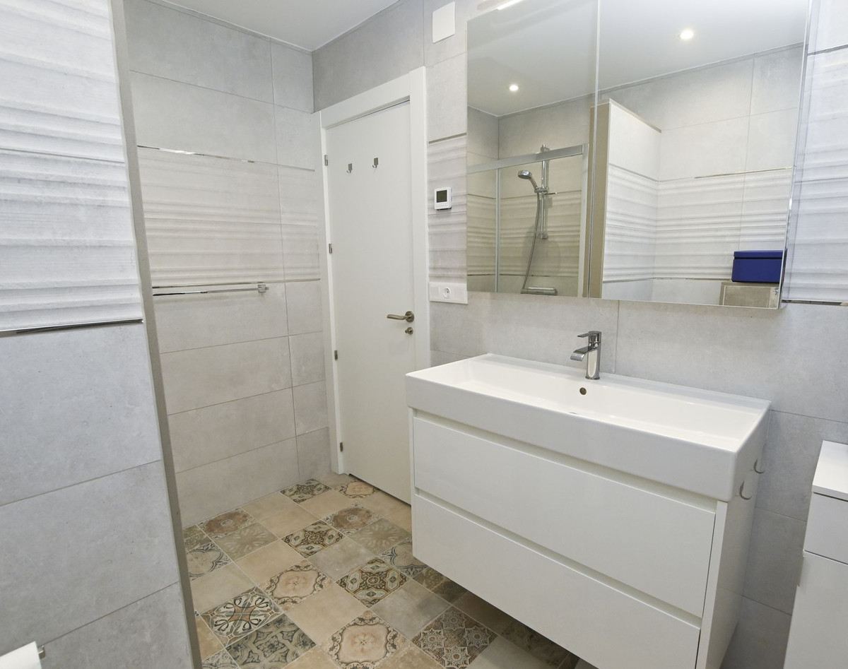 Se vende Villa - Chalet de 4 dormitorios en Costa Blanca, Alicante, España
