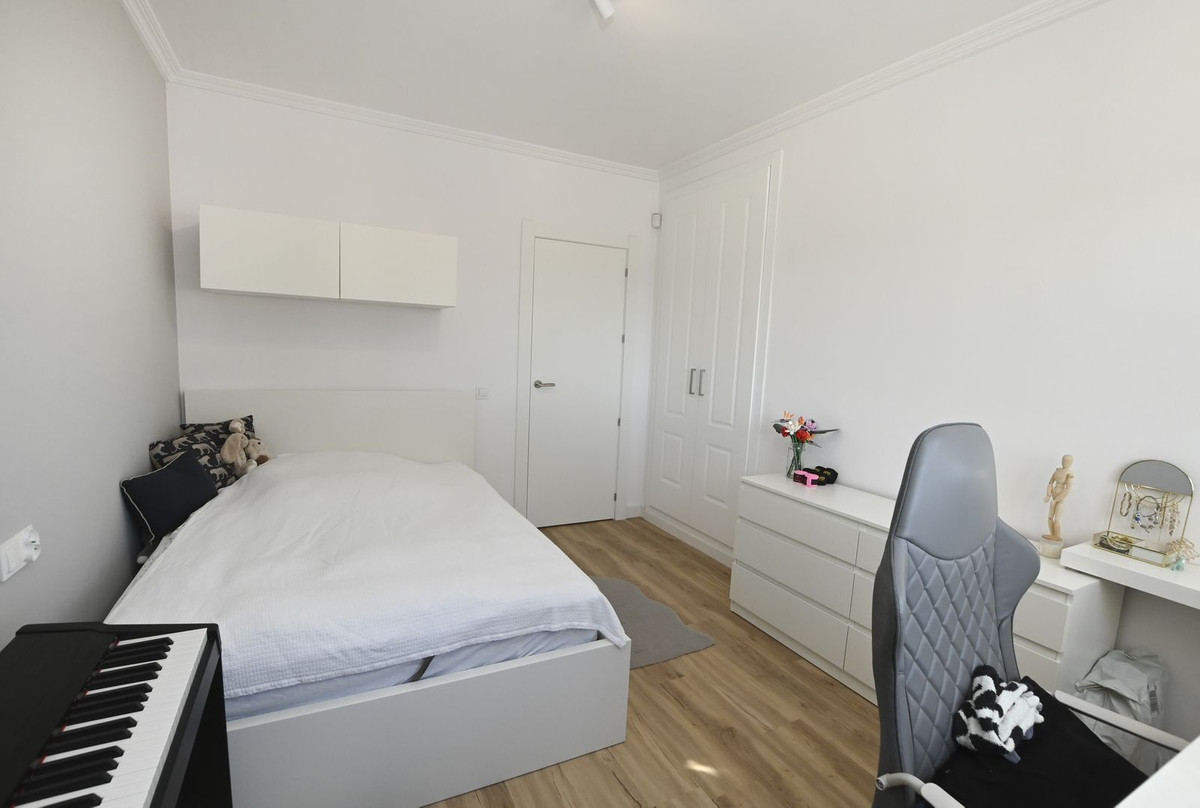 Se vende Villa - Chalet de 4 dormitorios en Costa Blanca, Alicante, España