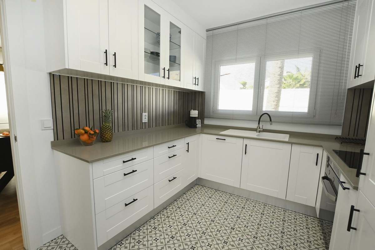 Se vende Villa - Chalet de 4 dormitorios en Costa Blanca, Alicante, España