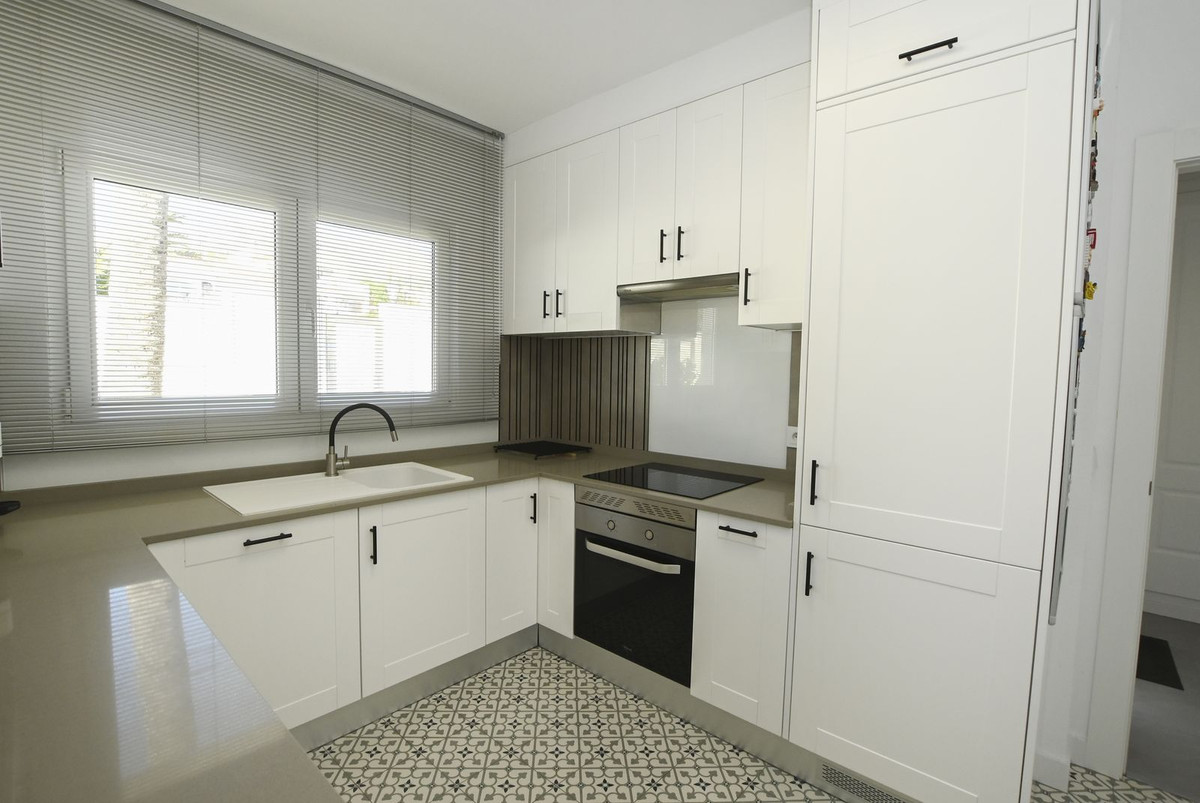 Se vende Villa - Chalet de 4 dormitorios en Costa Blanca, Alicante, España