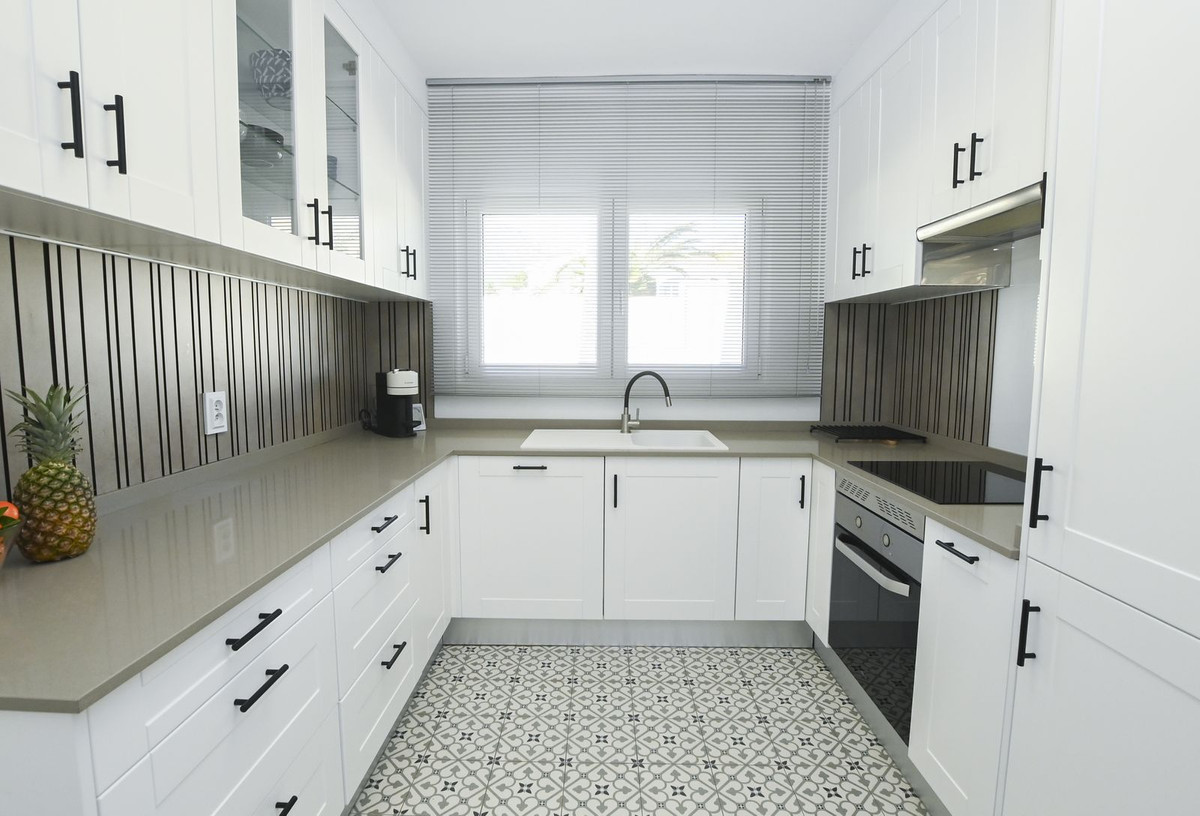 Se vende Villa - Chalet de 4 dormitorios en Costa Blanca, Alicante, España