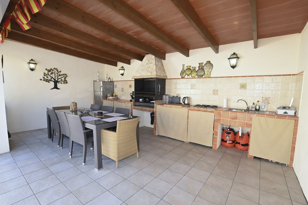 Se vende Villa - Chalet de 4 dormitorios en Costa Blanca, Alicante, España