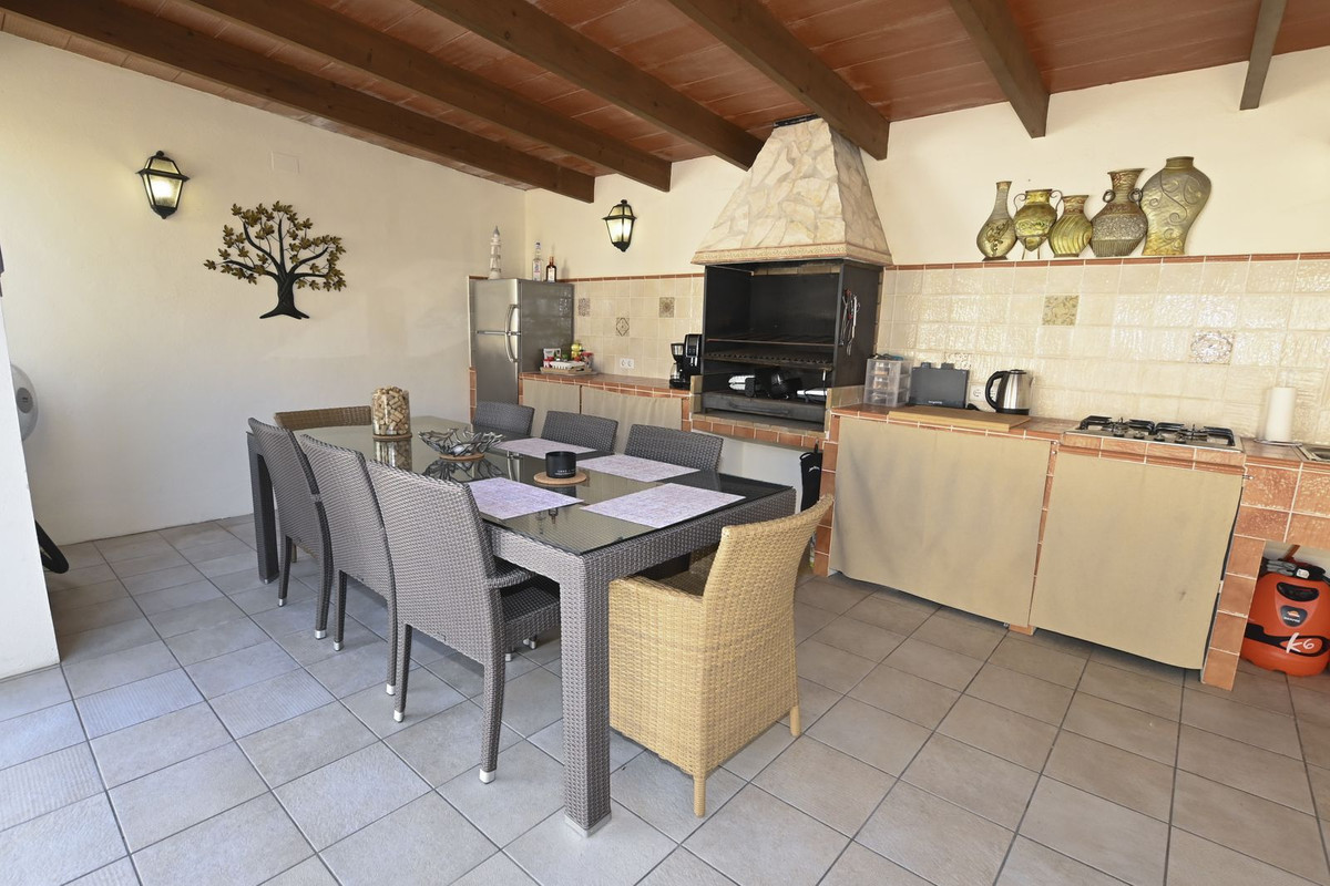 Se vende Villa - Chalet de 4 dormitorios en Costa Blanca, Alicante, España