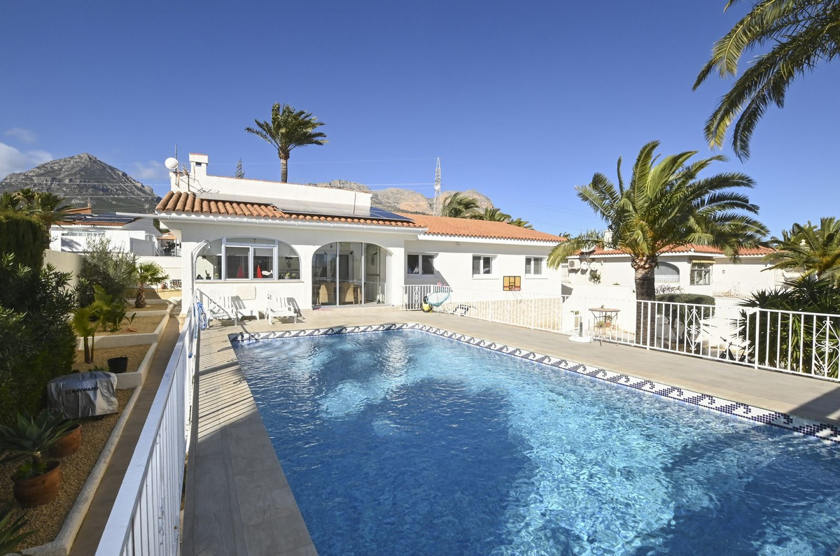 Se vende Villa - Chalet de 4 dormitorios en Costa Blanca, Alicante, España