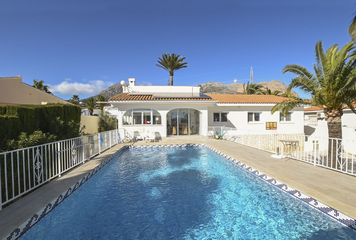 Se vende Villa - Chalet de 4 dormitorios en Costa Blanca, Alicante, España