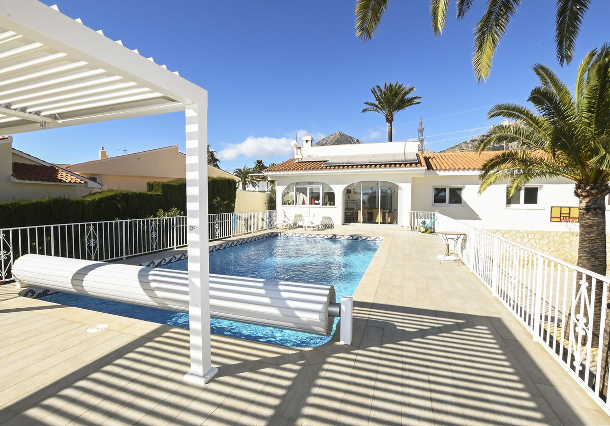 Se vende Villa - Chalet de 4 dormitorios en Costa Blanca, Alicante, España