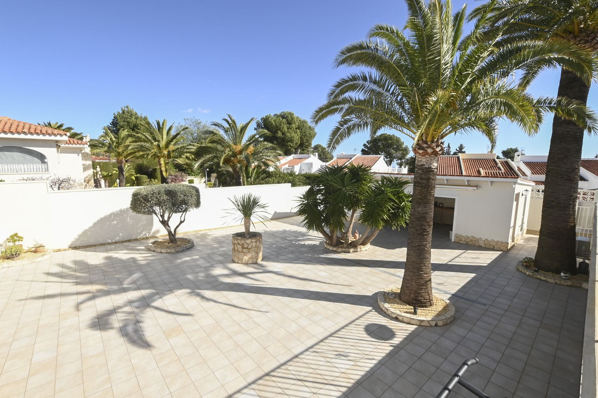 Se vende Villa - Chalet de 4 dormitorios en Costa Blanca, Alicante, España