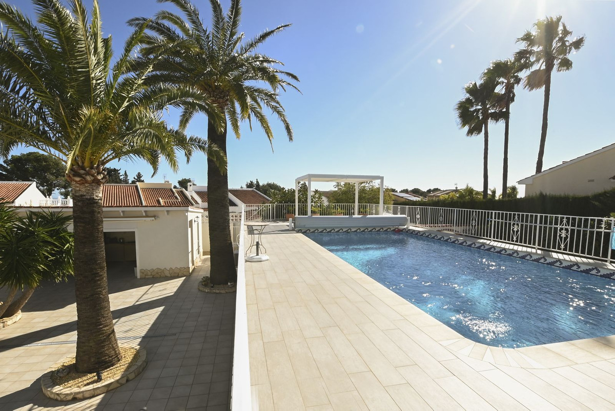 Se vende Villa - Chalet de 4 dormitorios en Costa Blanca, Alicante, España