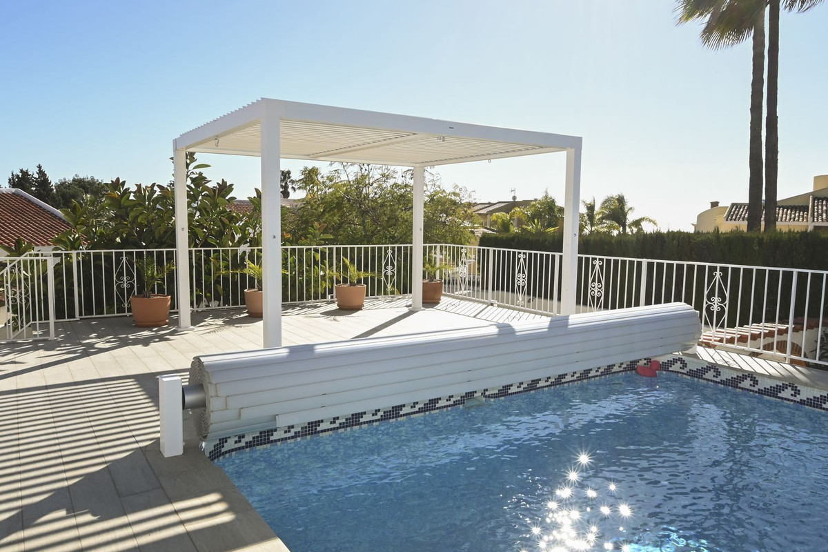 Se vende Villa - Chalet de 4 dormitorios en Costa Blanca, Alicante, España