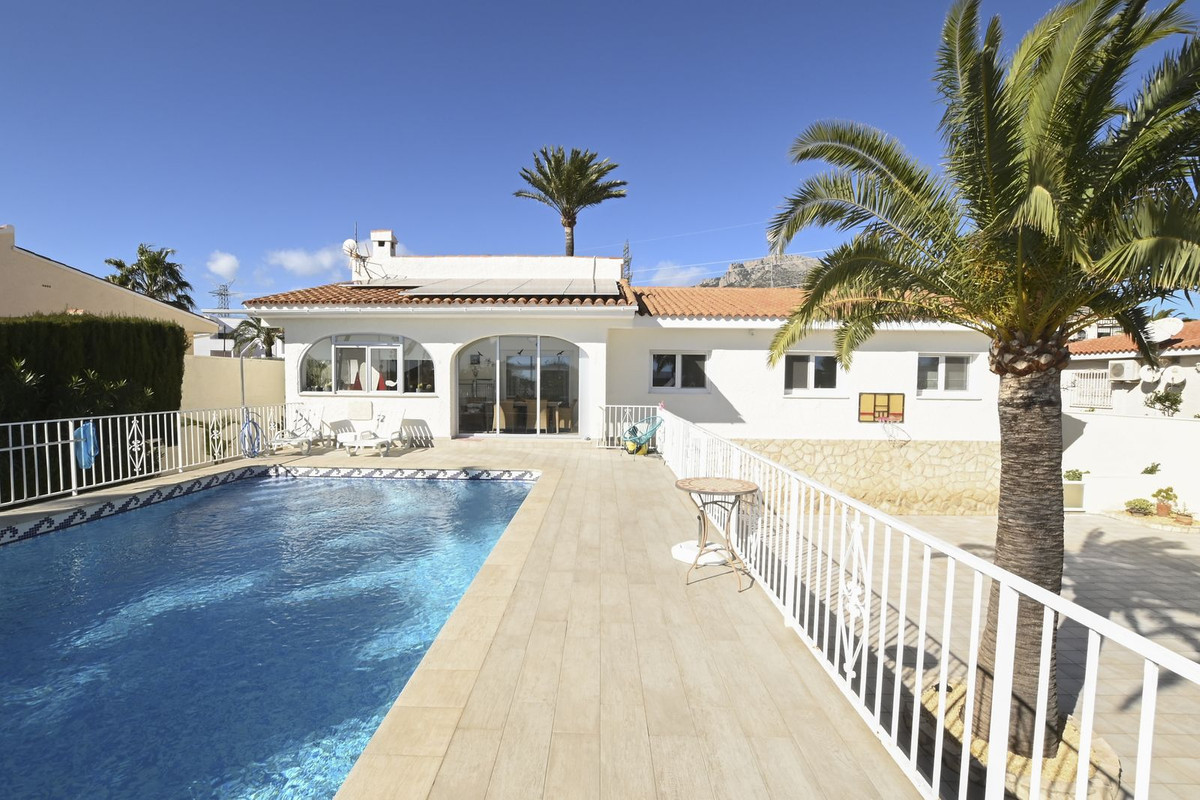 Se vende Villa - Chalet de 4 dormitorios en Costa Blanca, Alicante, España