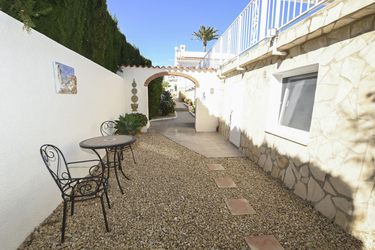 Se vende Villa - Chalet de 4 dormitorios en Costa Blanca, Alicante, España
