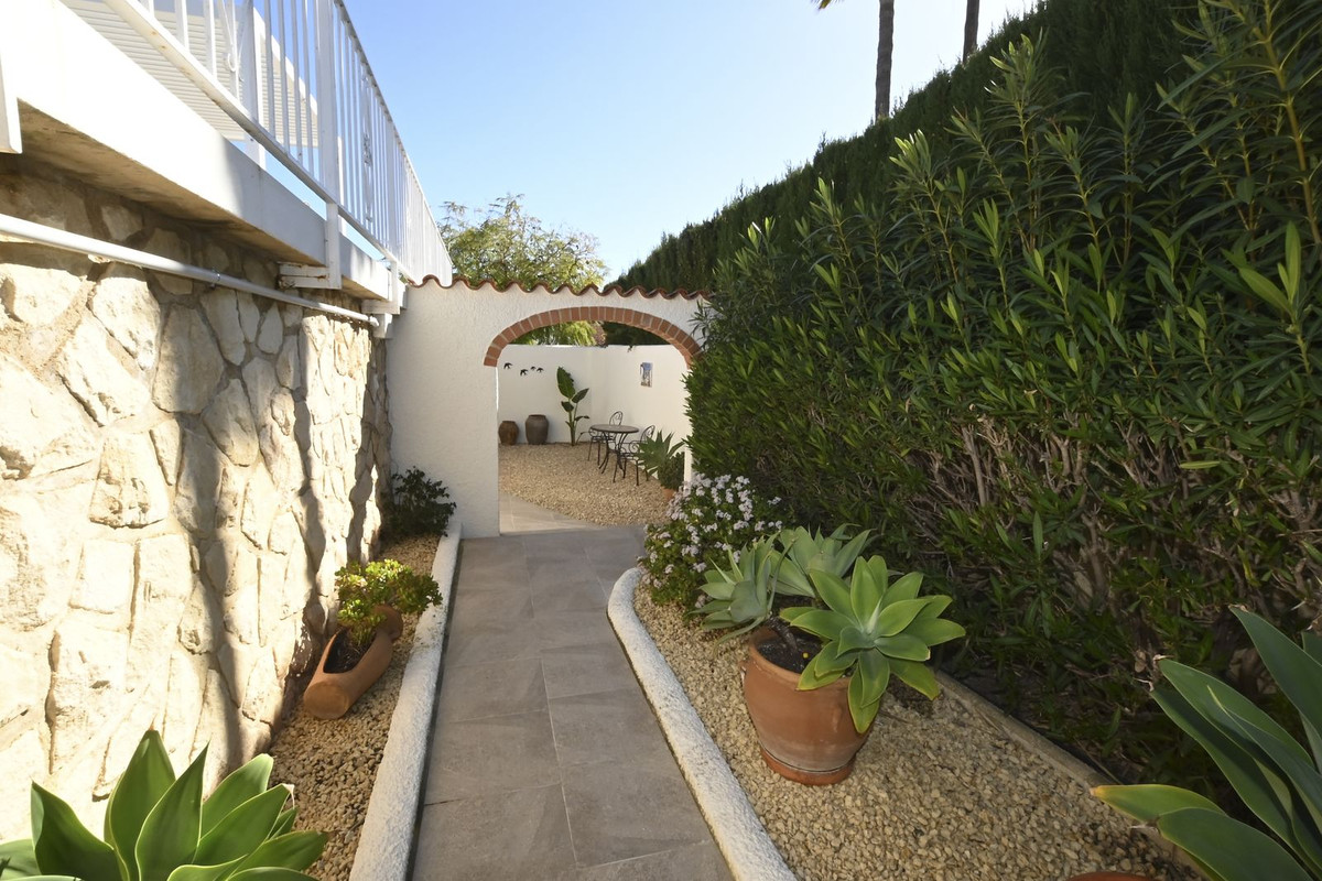 Se vende Villa - Chalet de 4 dormitorios en Costa Blanca, Alicante, España
