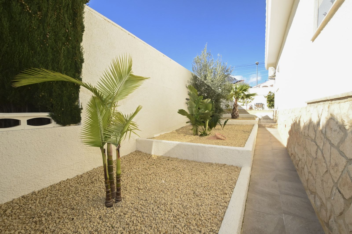 Se vende Villa - Chalet de 4 dormitorios en Costa Blanca, Alicante, España