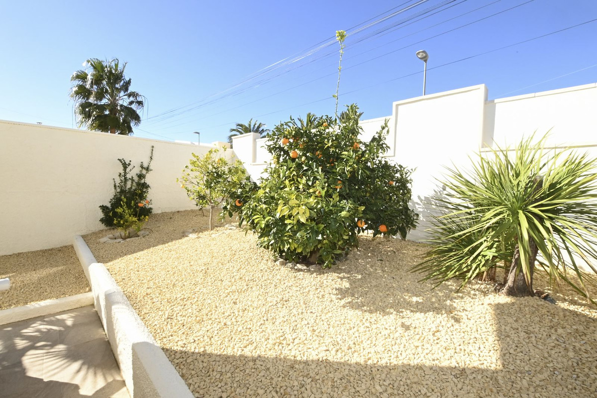 Se vende Villa - Chalet de 4 dormitorios en Costa Blanca, Alicante, España