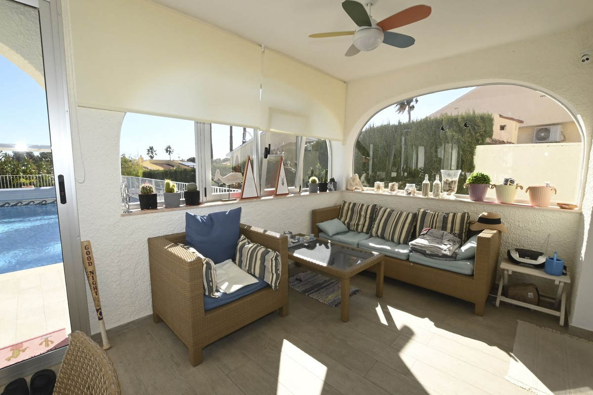 Se vende Villa - Chalet de 4 dormitorios en Costa Blanca, Alicante, España