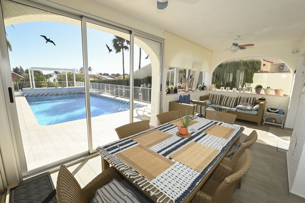 Se vende Villa - Chalet de 4 dormitorios en Costa Blanca, Alicante, España