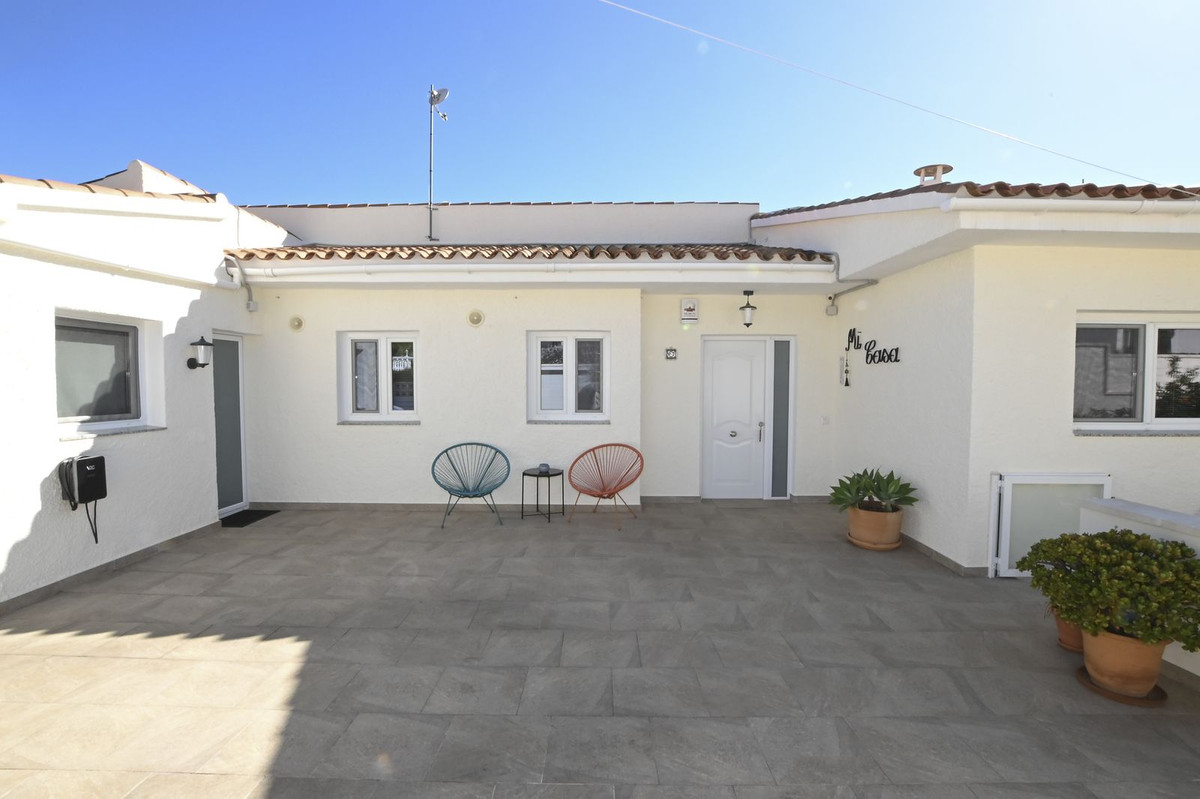 Se vende Villa - Chalet de 4 dormitorios en Costa Blanca, Alicante, España
