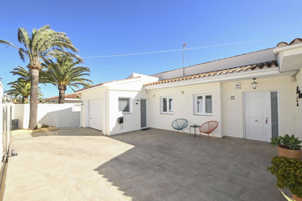 Se vende Villa - Chalet de 4 dormitorios en Costa Blanca, Alicante, España