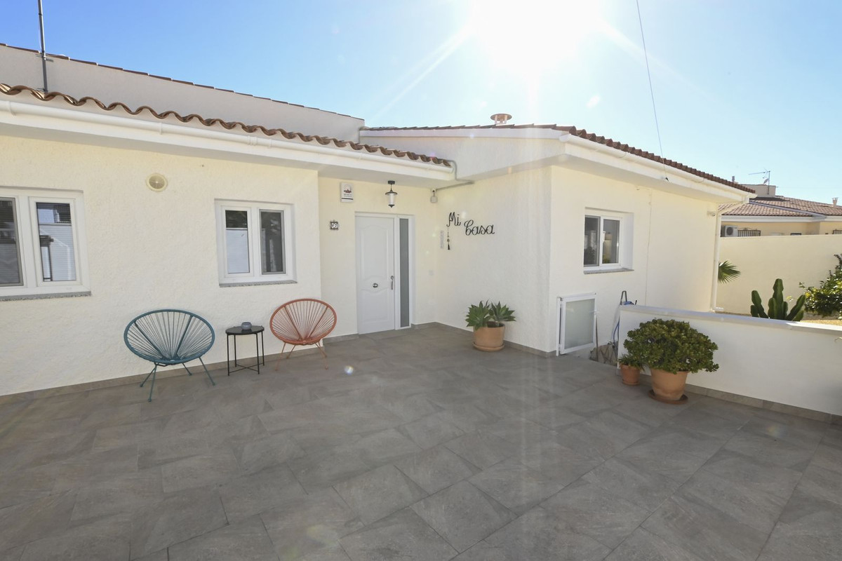 Se vende Villa - Chalet de 4 dormitorios en Costa Blanca, Alicante, España