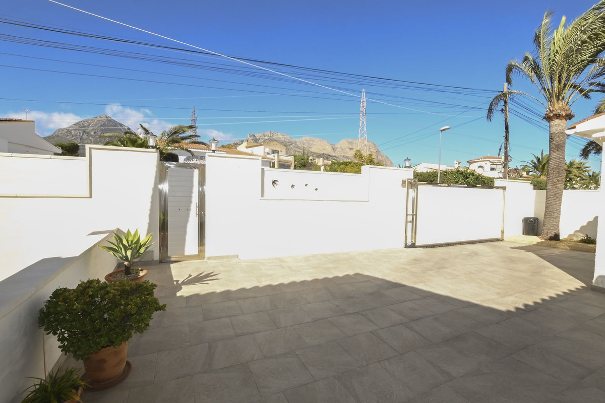 Se vende Villa - Chalet de 4 dormitorios en Costa Blanca, Alicante, España
