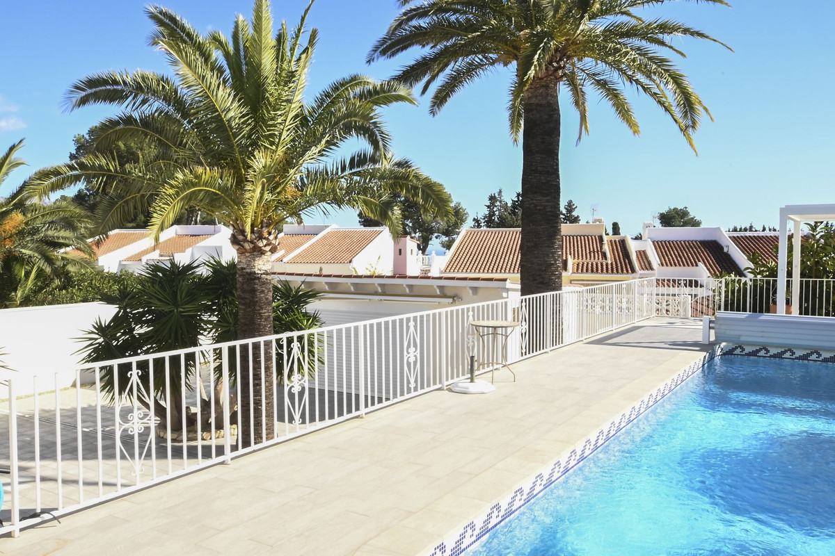 Se vende Villa - Chalet de 4 dormitorios en Costa Blanca, Alicante, España