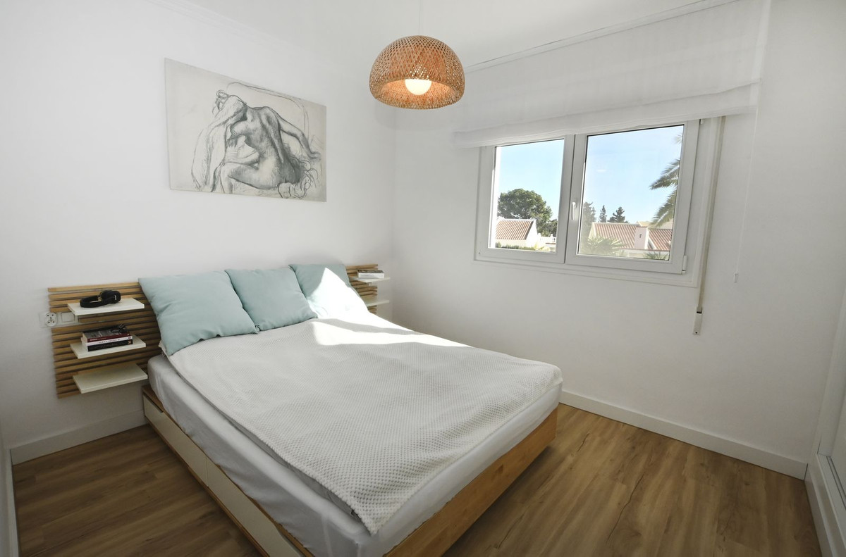Se vende Villa - Chalet de 4 dormitorios en Costa Blanca, Alicante, España