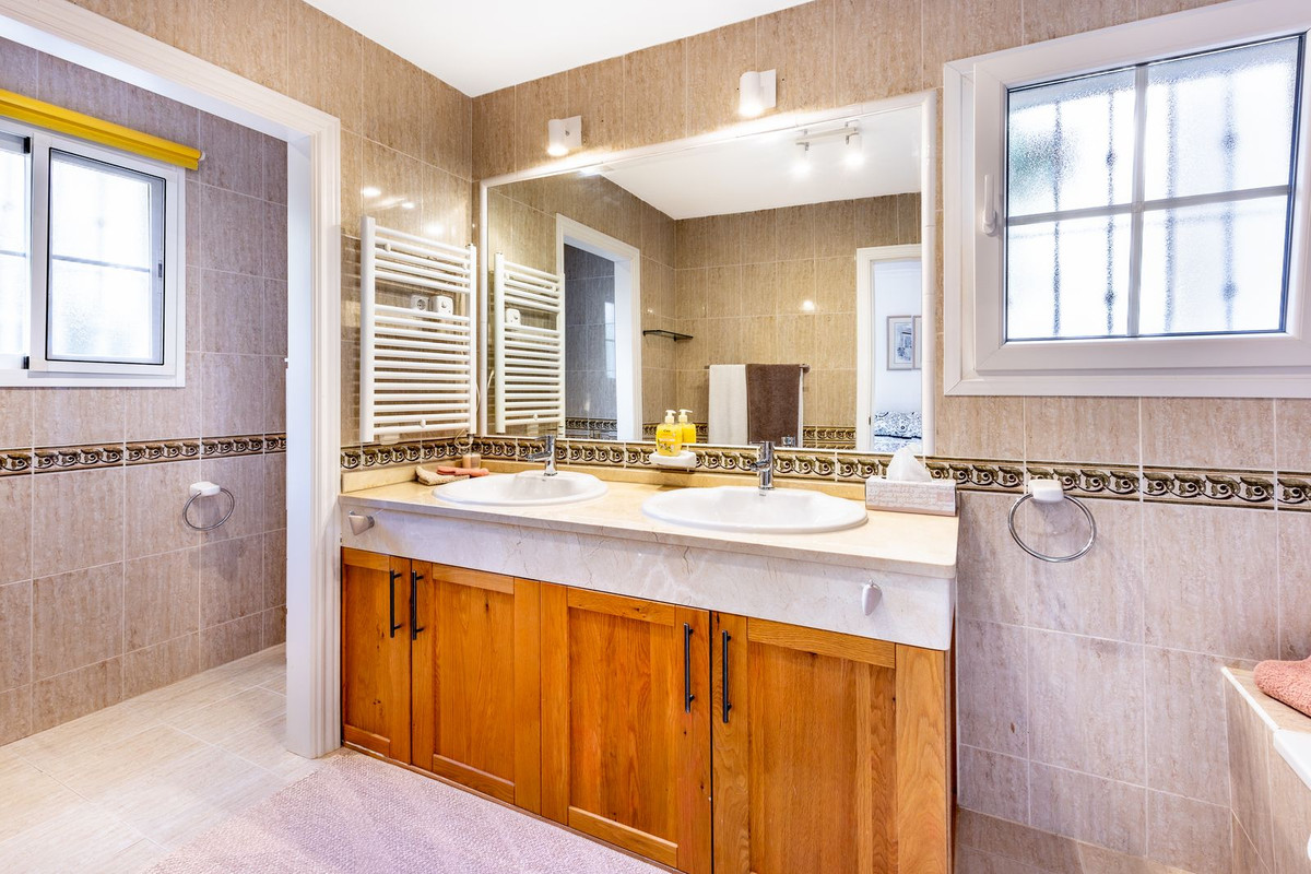 3 Bed Apartment for sale in Alhaurin Golf Costa Del Sol, Málaga, Spain