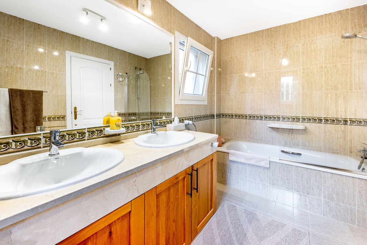 3 Bed Apartment for sale in Alhaurin Golf Costa Del Sol, Málaga, Spain