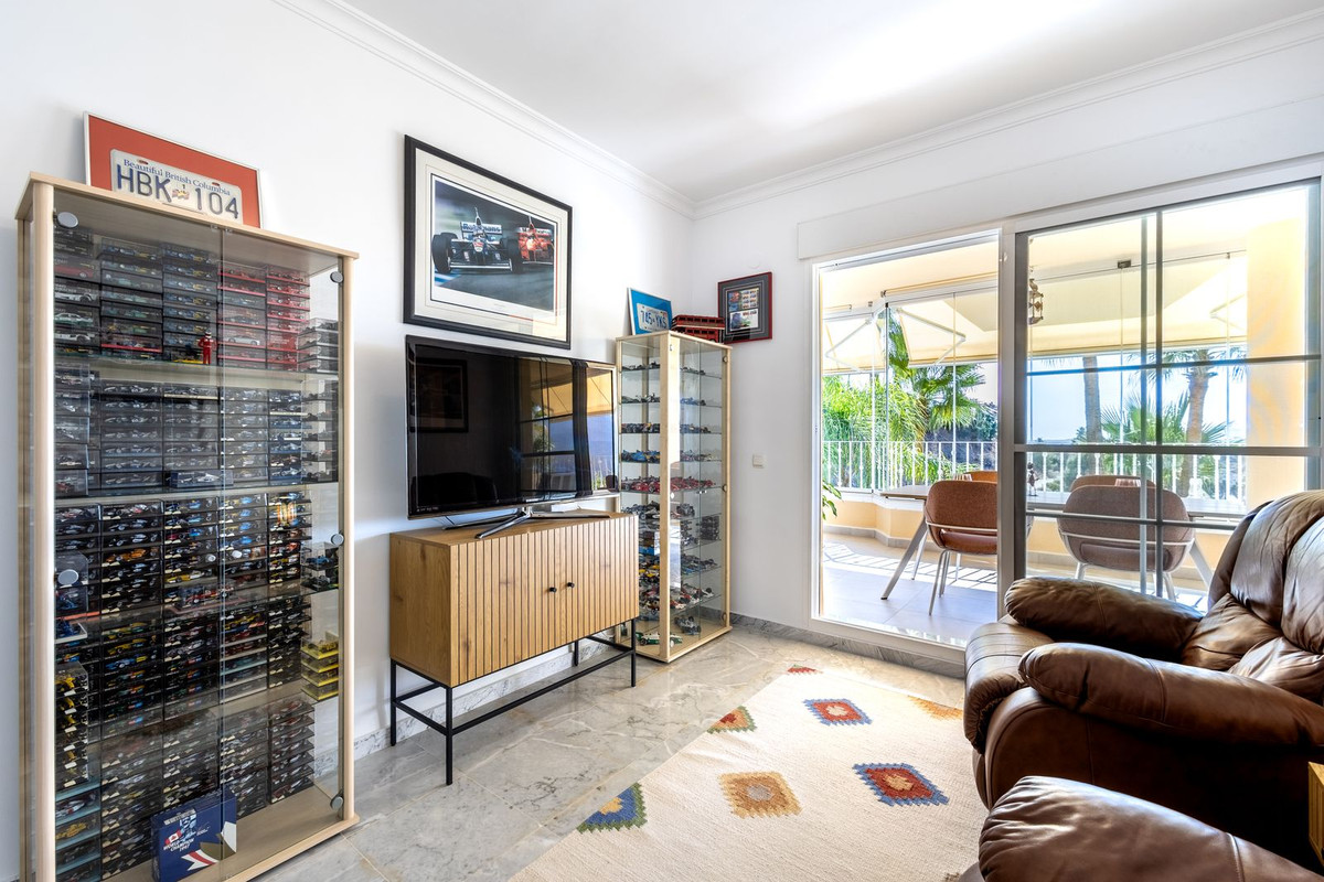 3 Bed Apartment for sale in Alhaurin Golf Costa Del Sol, Málaga, Spain