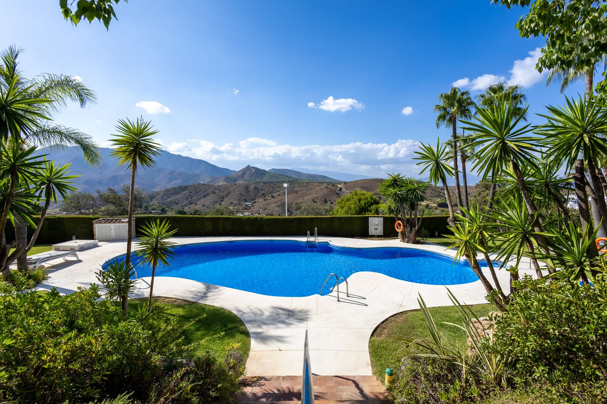 3 Bed Apartment for sale in Alhaurin Golf Costa Del Sol, Málaga, Spain