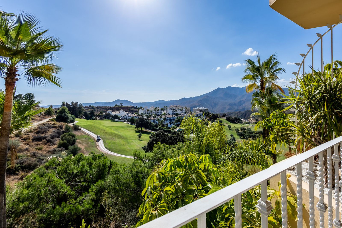 3 Bed Apartment for sale in Alhaurin Golf Costa Del Sol, Málaga, Spain