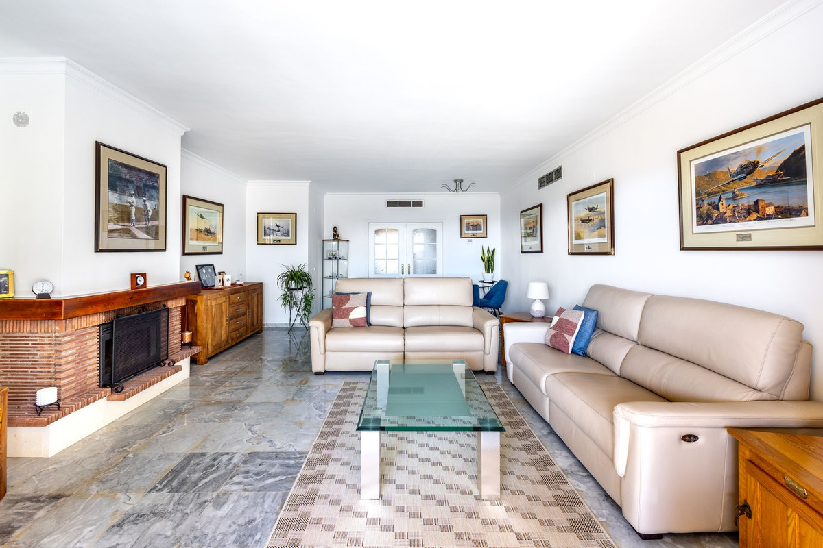 3 Bed Apartment for sale in Alhaurin Golf Costa Del Sol, Málaga, Spain