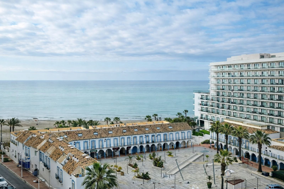 Se vende Apartamento Planta Media de 3 dormitorios en Costa Del Sol, Málaga, España