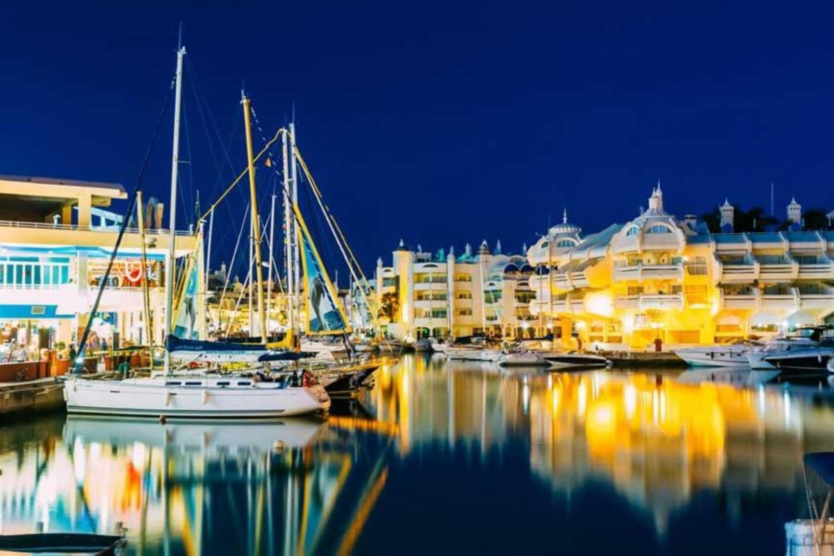 Se vende Apartamento Planta Media de 3 dormitorios en Costa Del Sol, Málaga, España