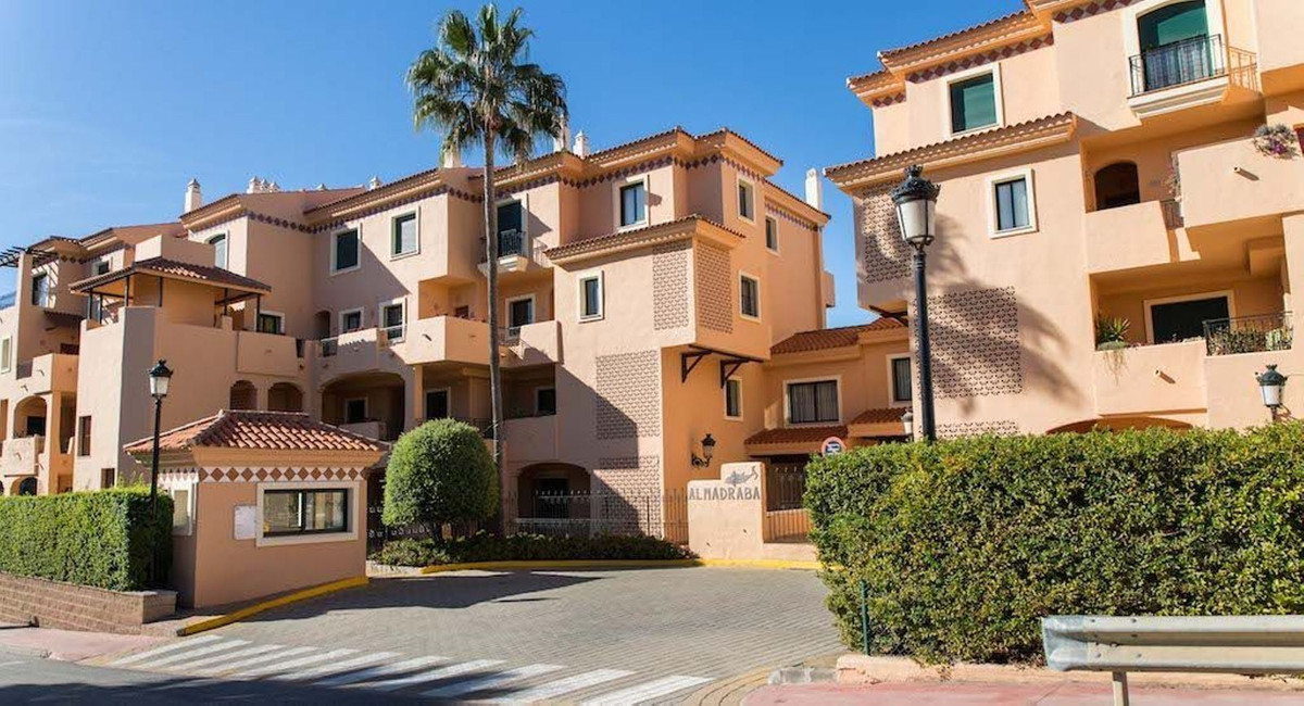 3 Bed Apartment for sale in La Duquesa Costa Del Sol, Málaga, Spain