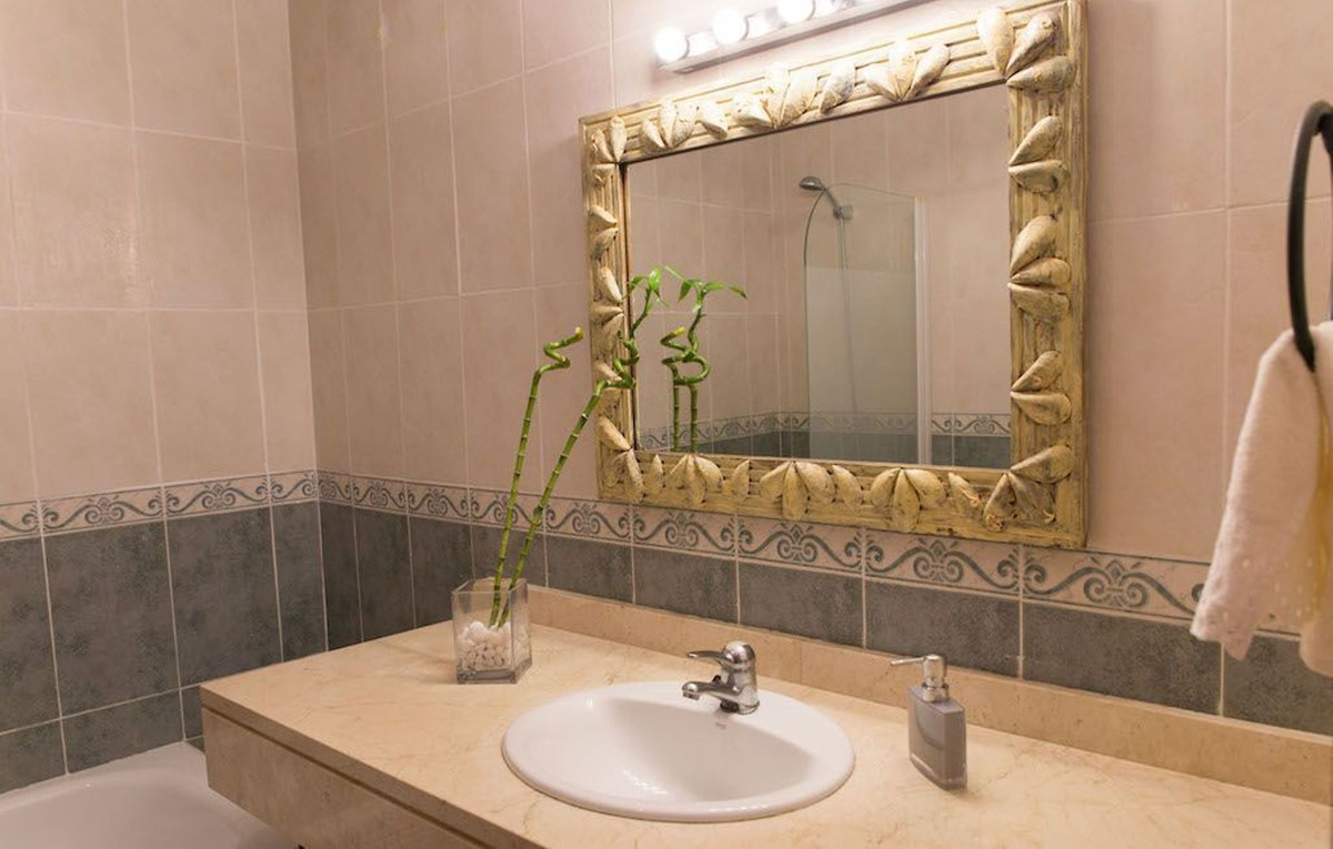 3 Bed Apartment for sale in La Duquesa Costa Del Sol, Málaga, Spain
