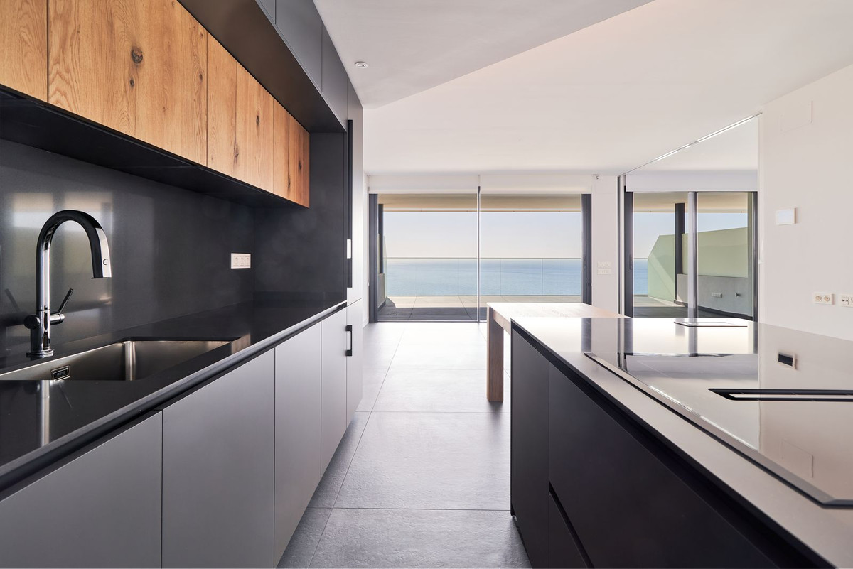 2 Bed Apartment for sale in Fuengirola Costa Del Sol, Málaga, Spain