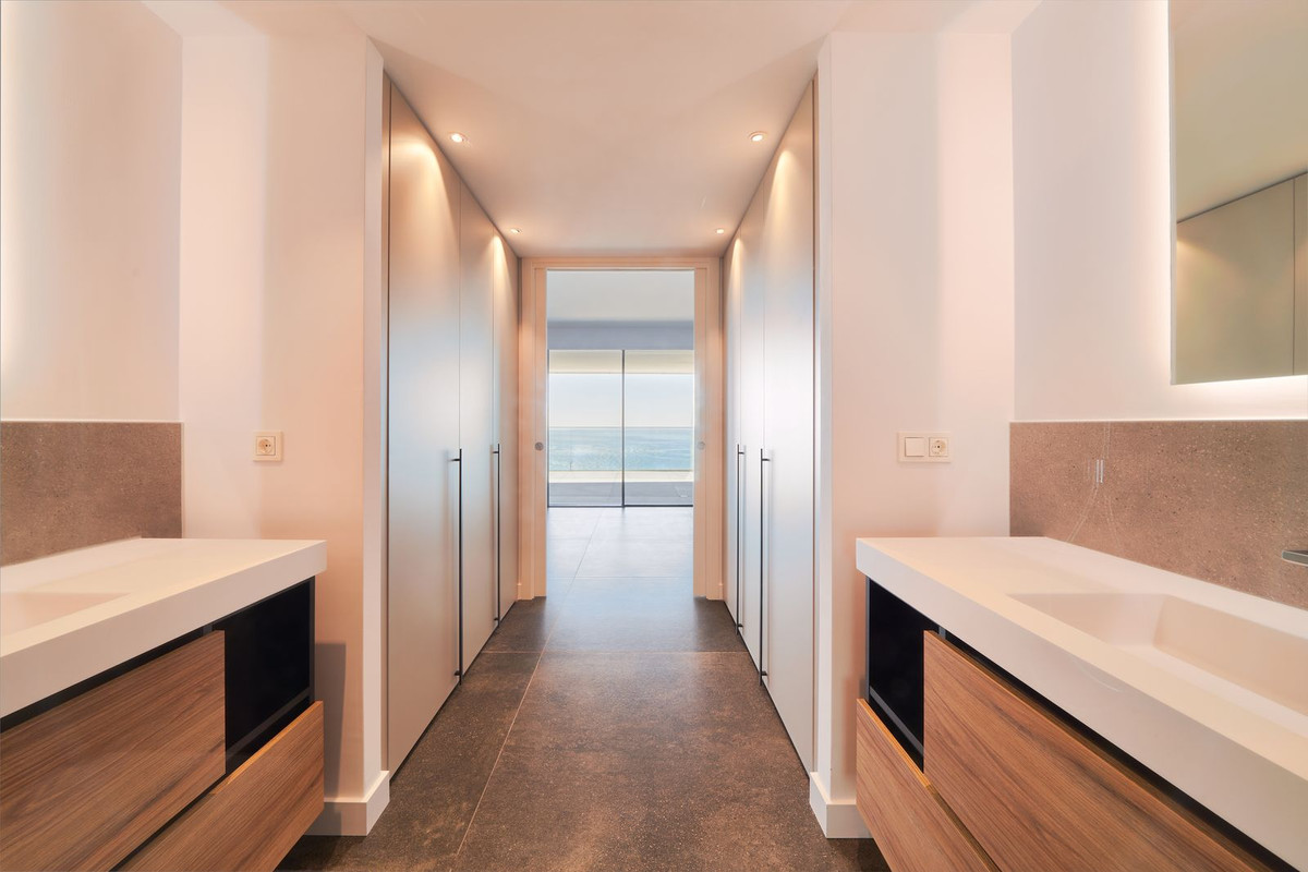 2 Bed Apartment for sale in Fuengirola Costa Del Sol, Málaga, Spain