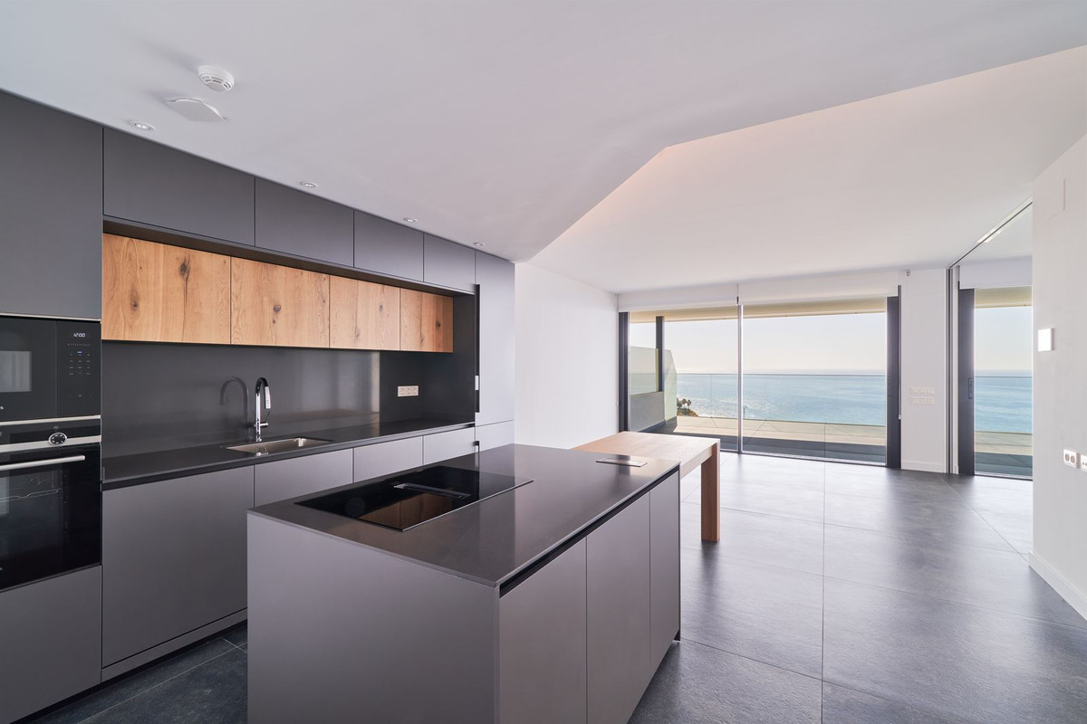 2 Bed Apartment for sale in Fuengirola Costa Del Sol, Málaga, Spain