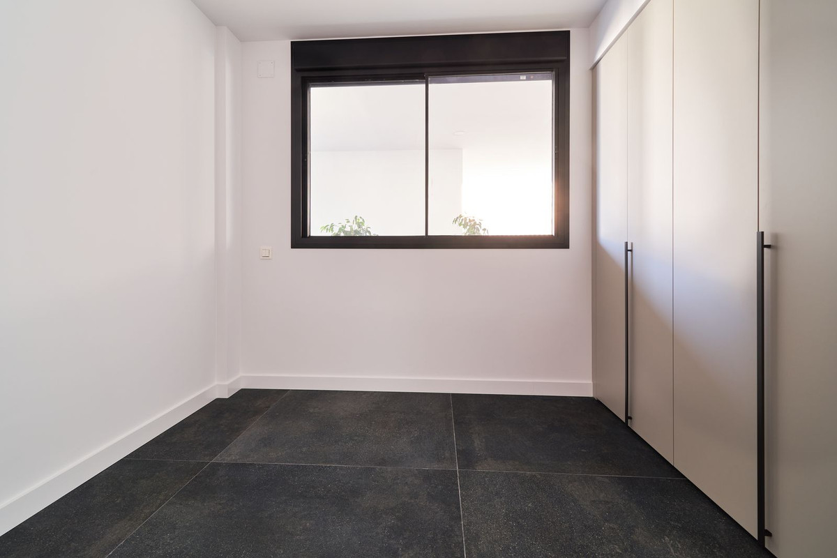 2 Bed Apartment for sale in Fuengirola Costa Del Sol, Málaga, Spain