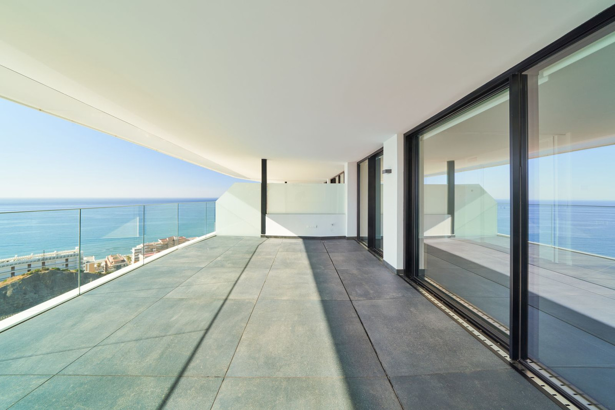 2 Bed Apartment for sale in Fuengirola Costa Del Sol, Málaga, Spain