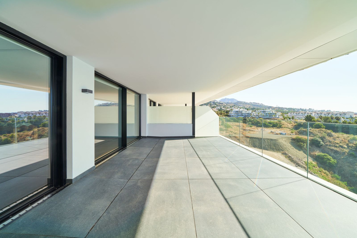 2 Bed Apartment for sale in Fuengirola Costa Del Sol, Málaga, Spain