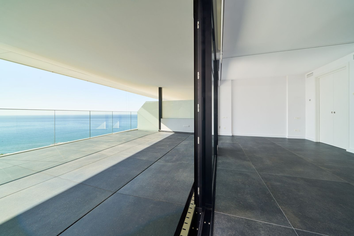 2 Bed Apartment for sale in Fuengirola Costa Del Sol, Málaga, Spain