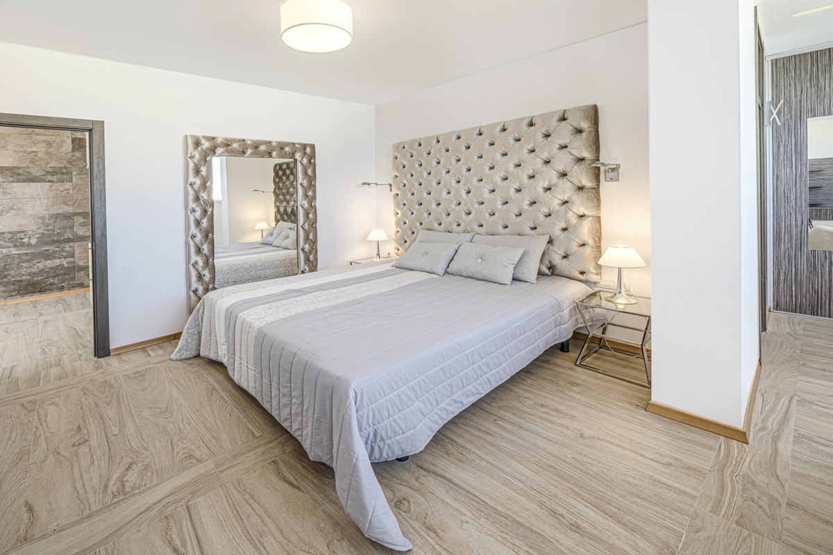 2 Bed Apartment for sale in Estepona Costa Del Sol, Málaga, Spain