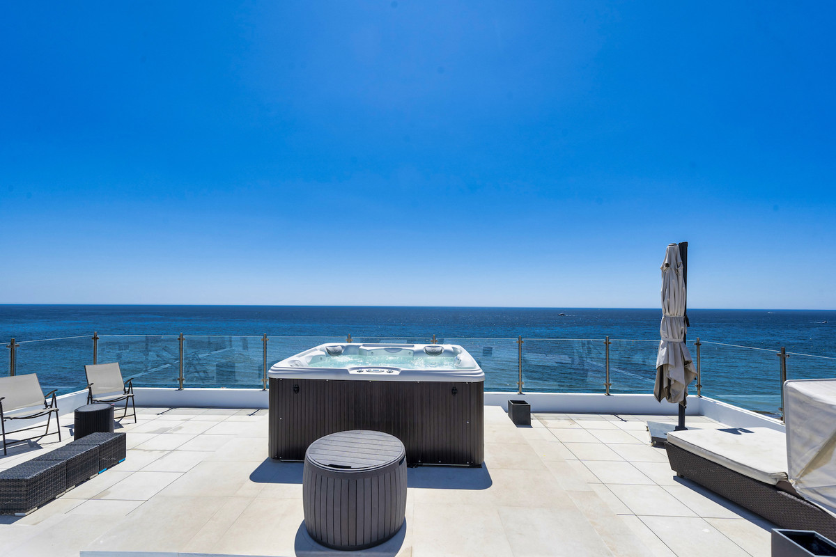 2 Bed Apartment for sale in Estepona Costa Del Sol, Málaga, Spain