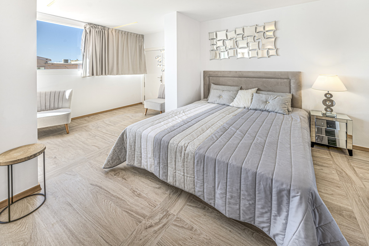 2 Bed Apartment for sale in Estepona Costa Del Sol, Málaga, Spain