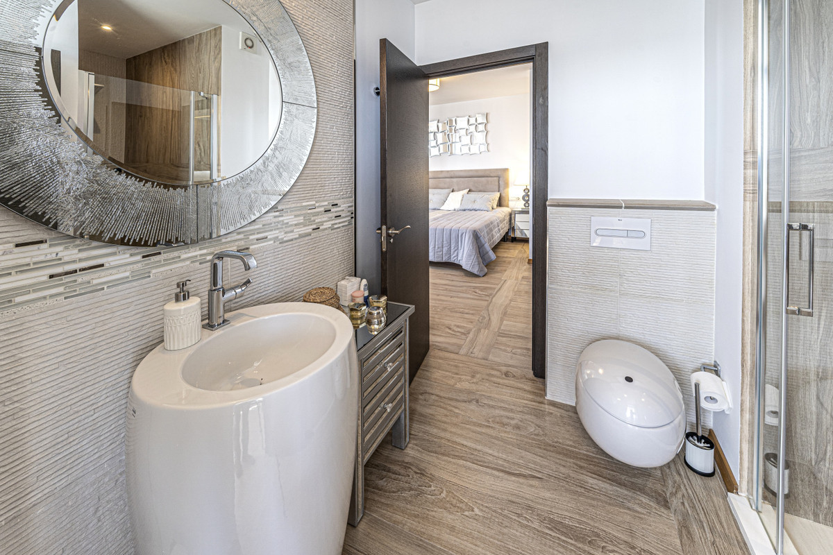 2 Bed Apartment for sale in Estepona Costa Del Sol, Málaga, Spain