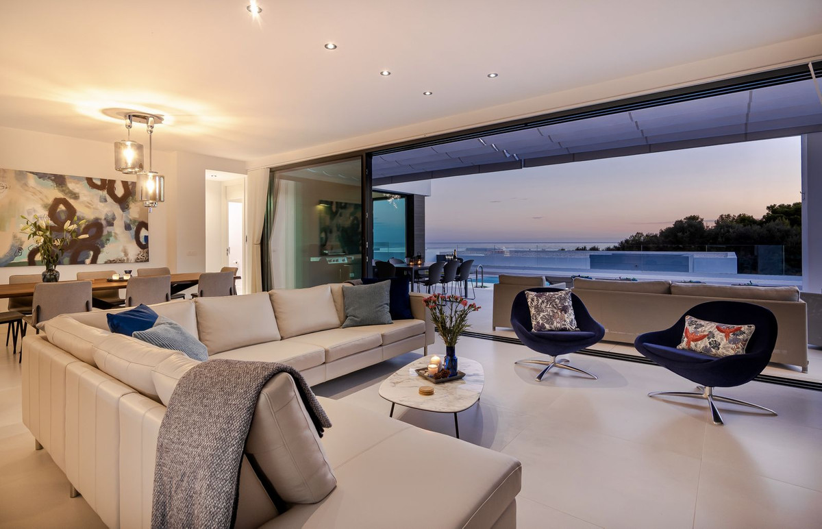 Se vende Villa - Chalet de 4 dormitorios en Costa Del Sol, Málaga, España