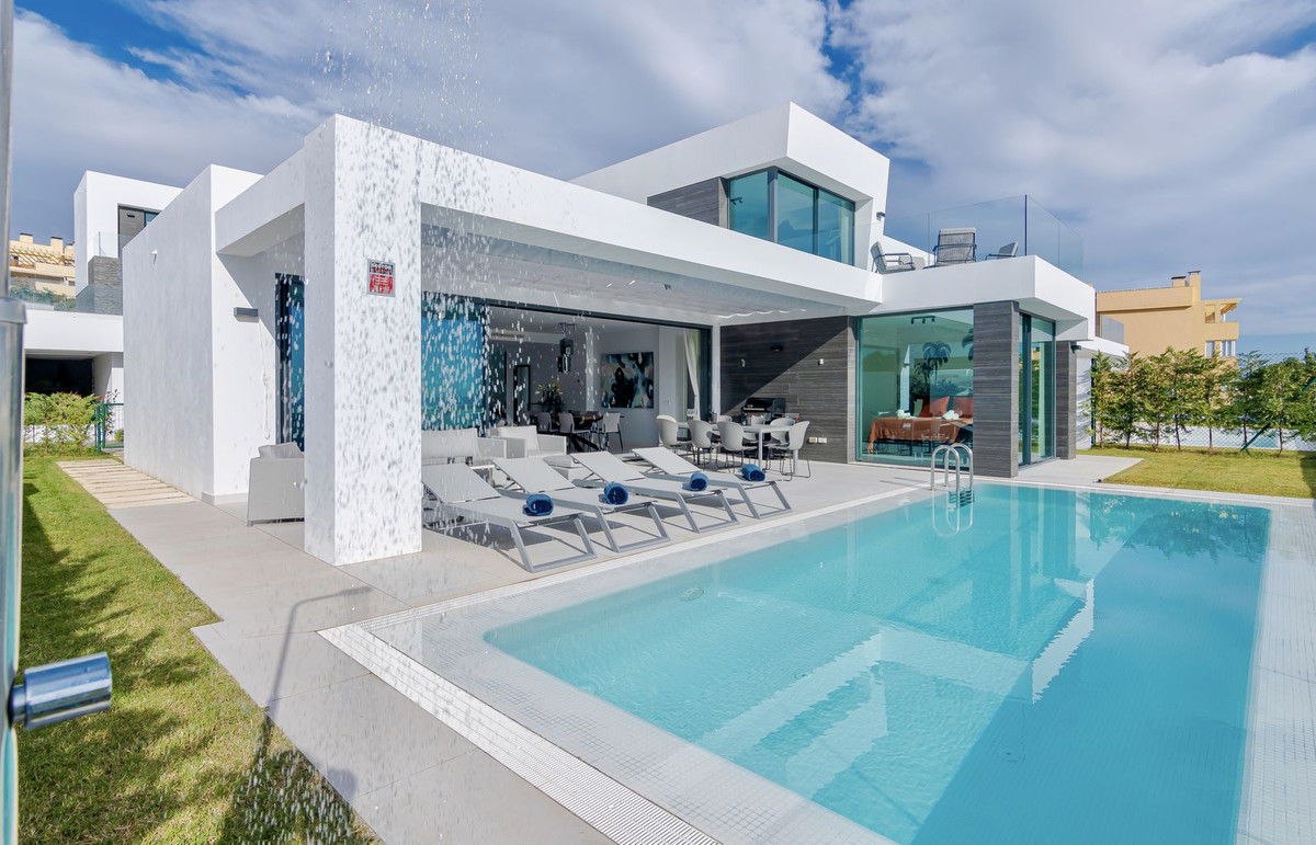 Se vende Villa - Chalet de 4 dormitorios en Costa Del Sol, Málaga, España